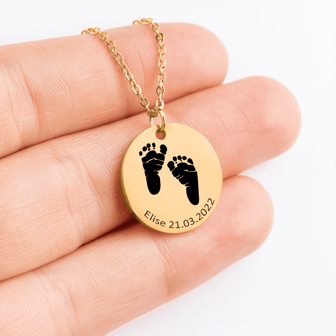 Les meilleurs bijoux à offrir pour une naissance : un cadeau chargé d’amour