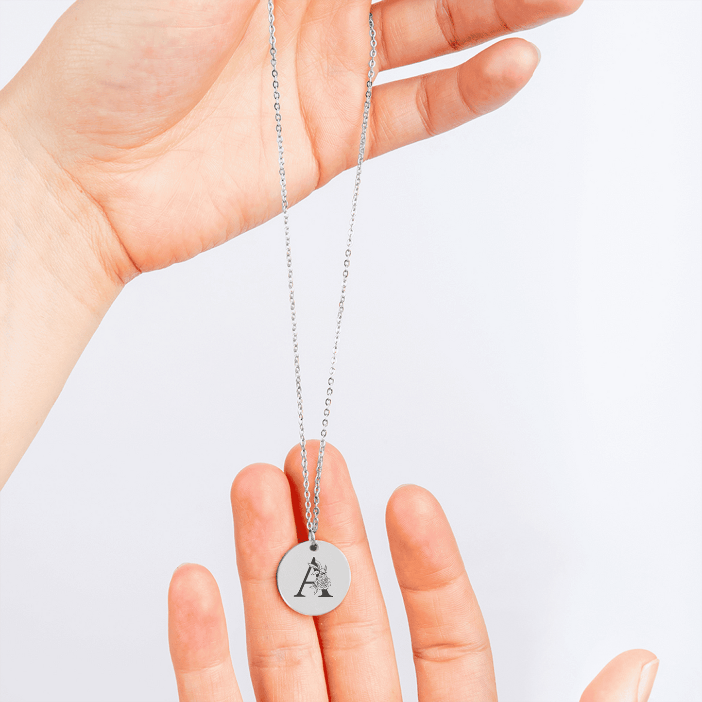 Collier personnalisé initiale florale en acier inoxydable