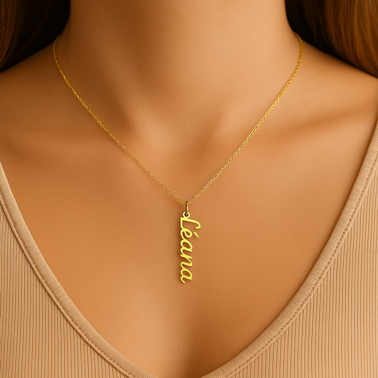 Sélène – Pendentif nom Vertical personnalisé en plaqué or